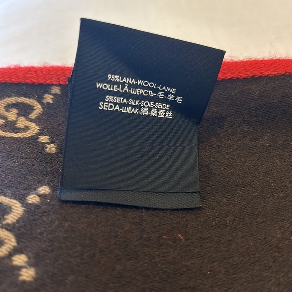 Authentic Gucci Scarf NWOT, in box. Unisex wool/silk reversible logo scarf - Picture 8 of 8
